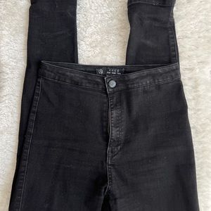 MISSGUIDED ripped knee black skinny jean